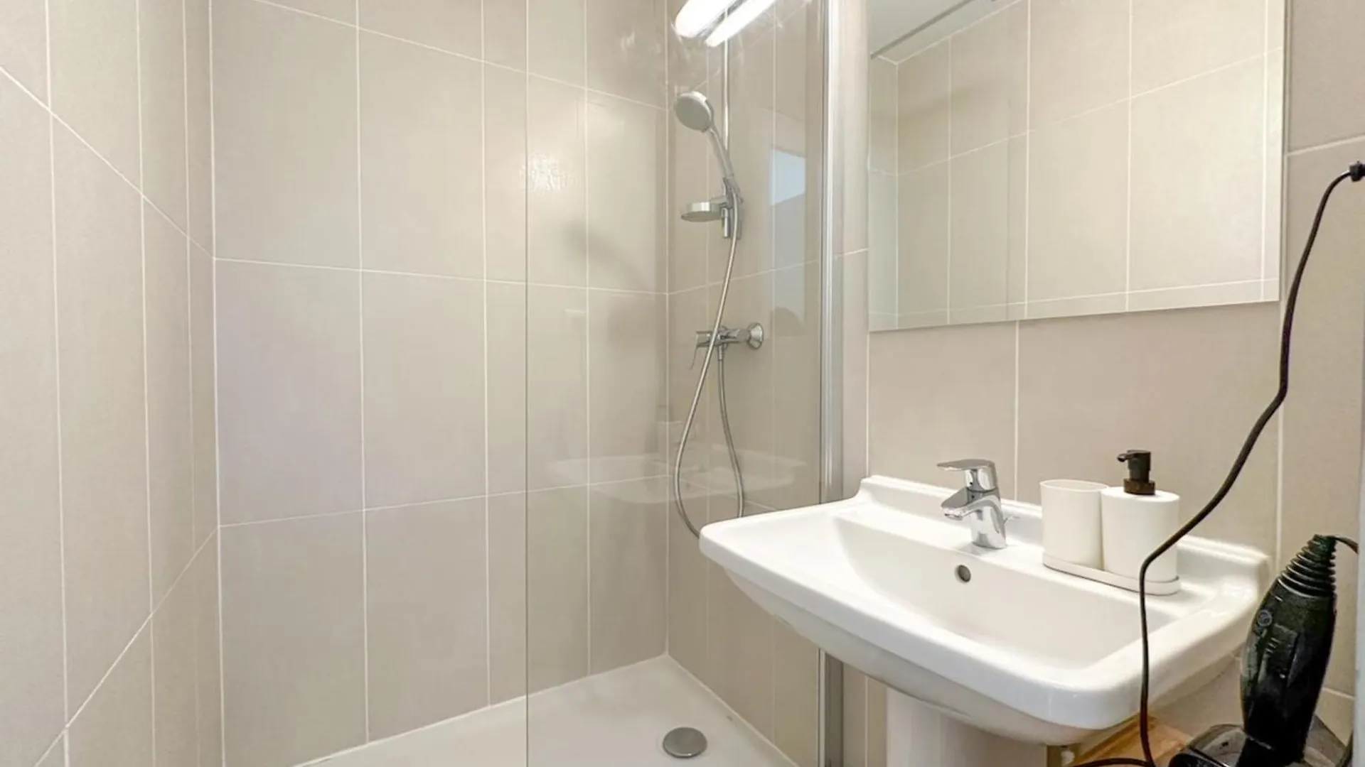 Flexliving - Whole - Lourmel Apartment
